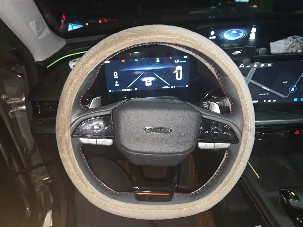 Changan Oshan Z6 2022 2022 Model Blue Whale 1.5T DCT Smart Navigation Type