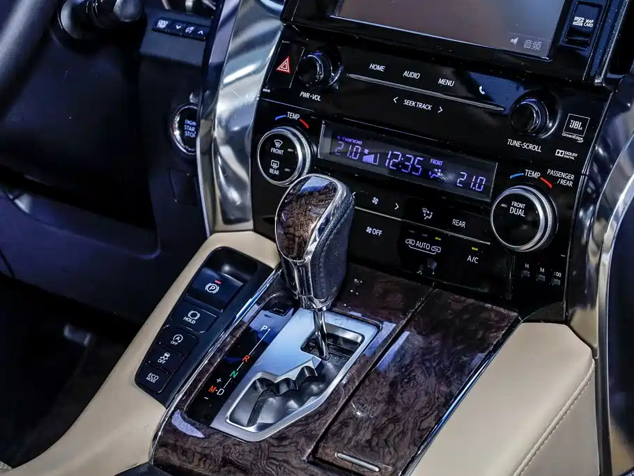 Photo 31 - Toyota Alphard