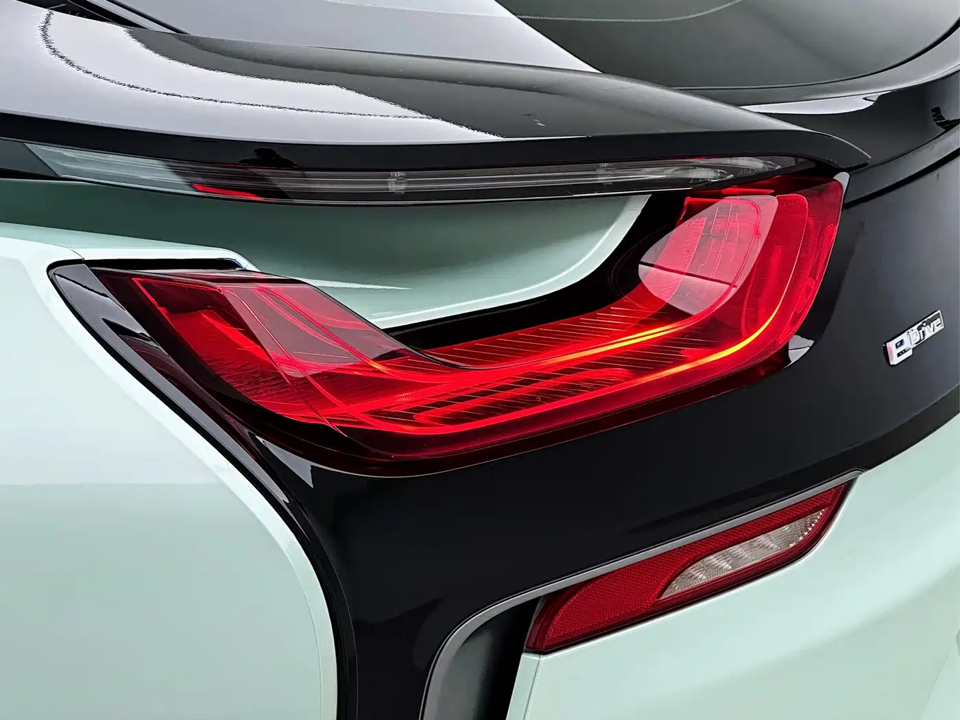 BMW i8 2014 Standard фото 13