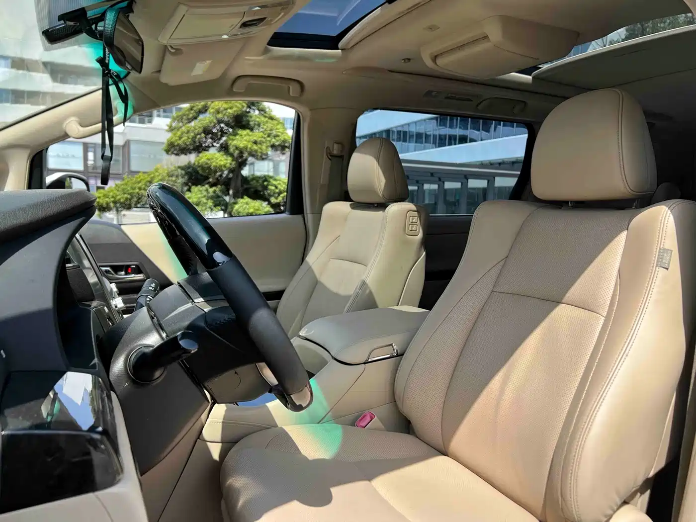 Toyota Alphard фото 11
