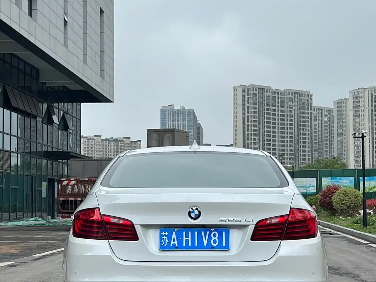 BMW 5 Series 2017 525Li Leading Edition фото 5