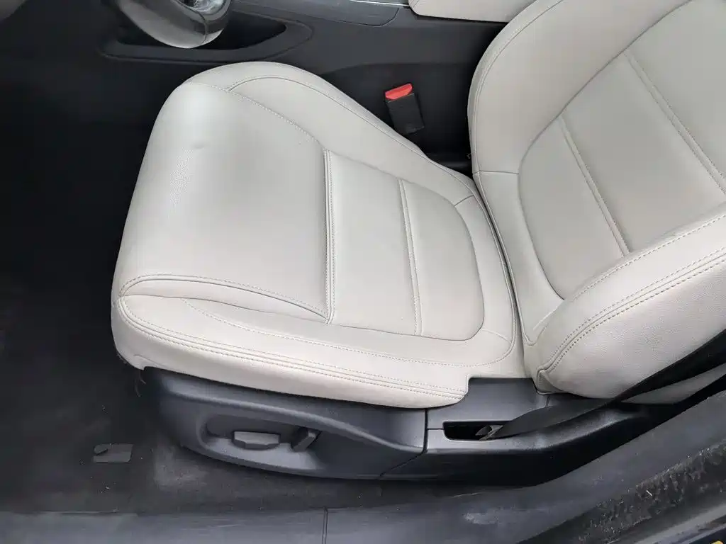 Jaguar F-PACE 2016 2016 2.0T FWD Urban Premium Edition