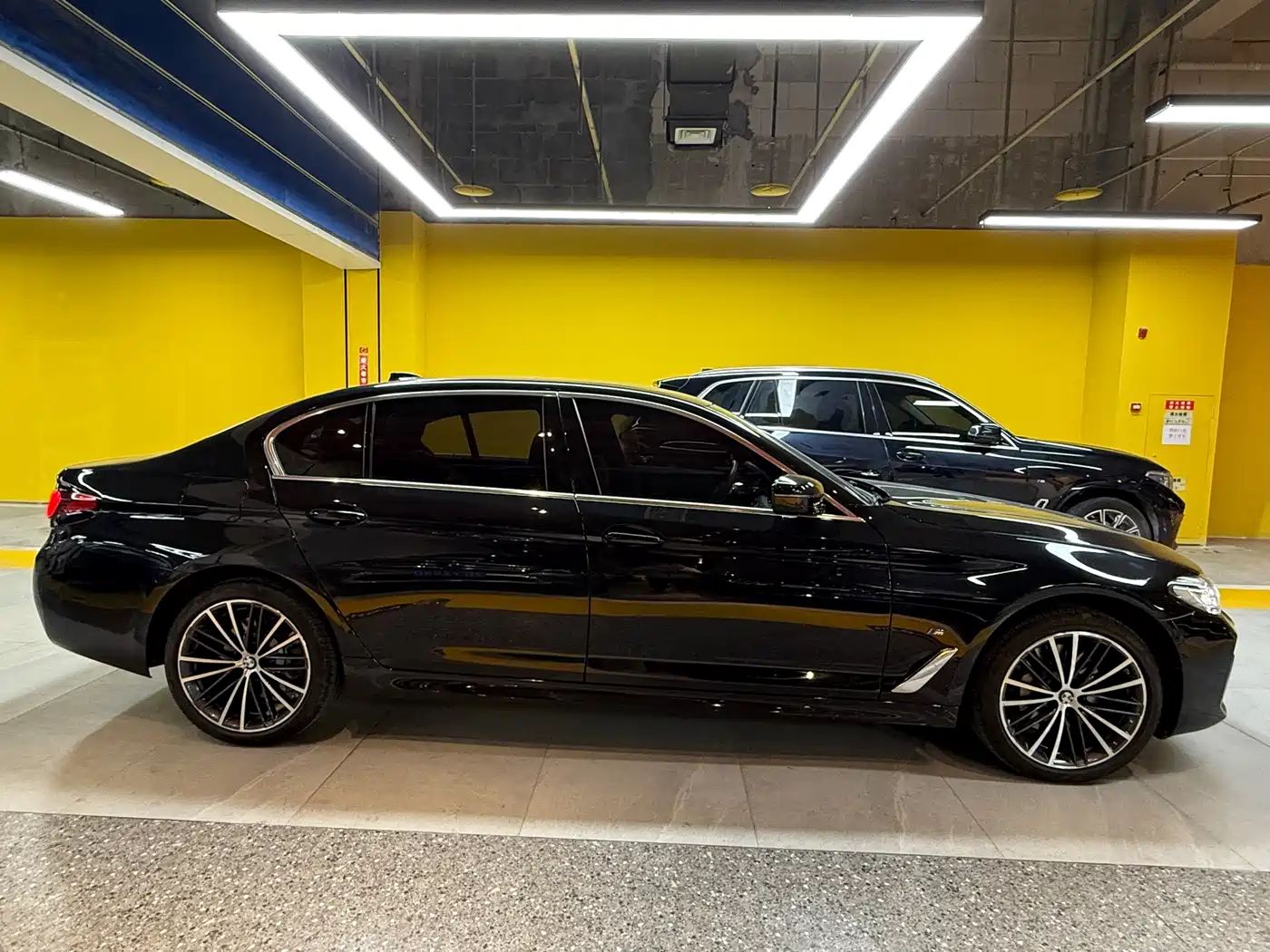 BMW 5 Series 2023 530Li Leading M Sport Package фото 4
