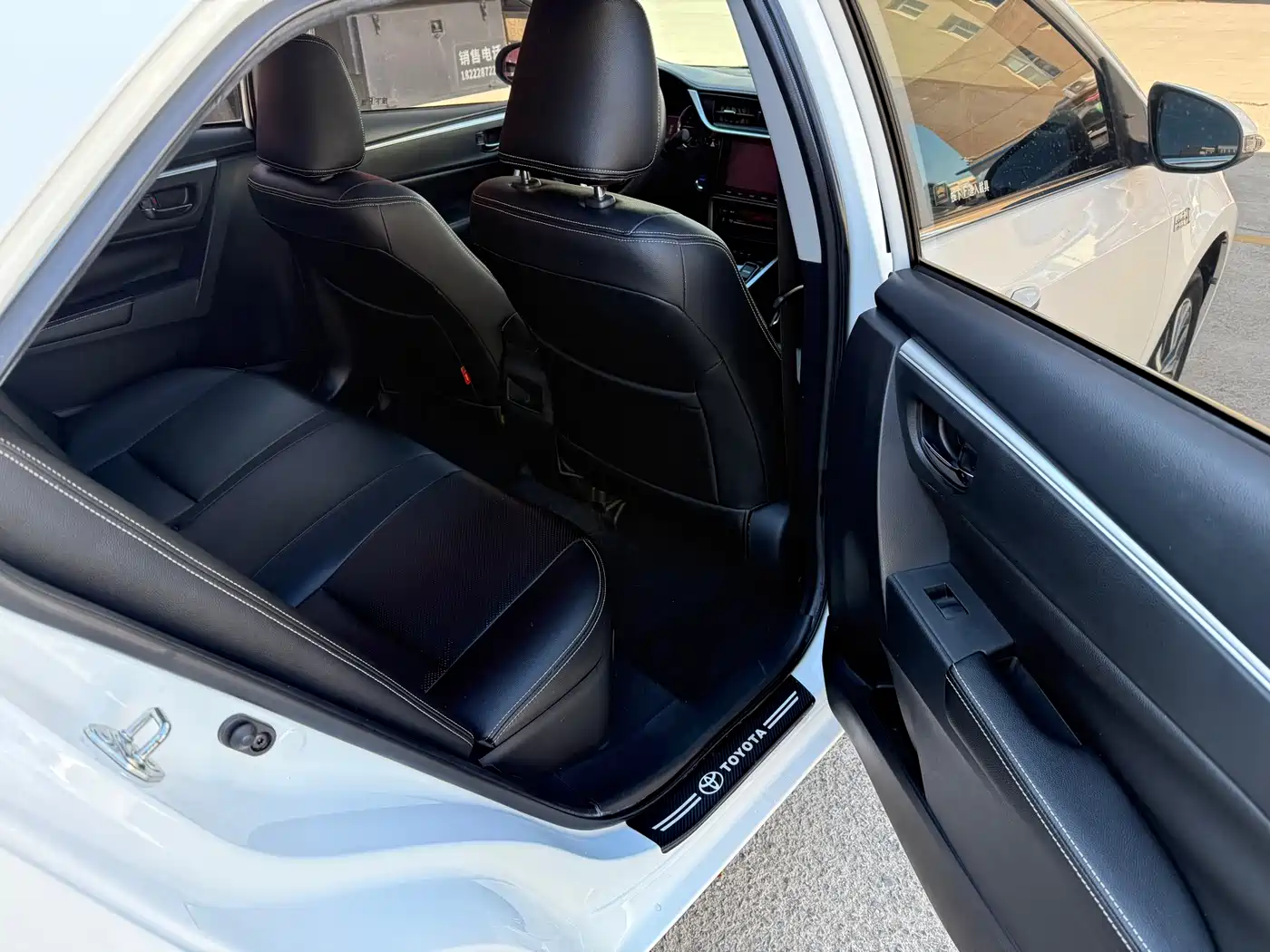 Toyota Corolla Twin Engine E+ 2019 1.8L E-CVT Leading Edition фото 16