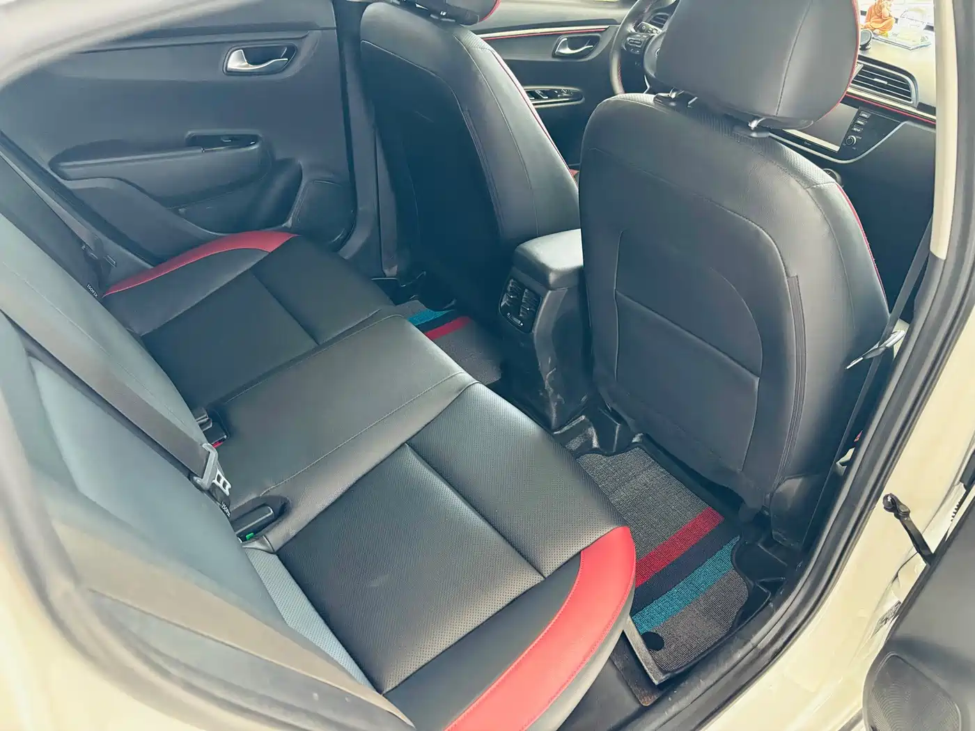 Kia KX CROSS 2018 1.6L Automatic Smart Sunroof Edition фото 12