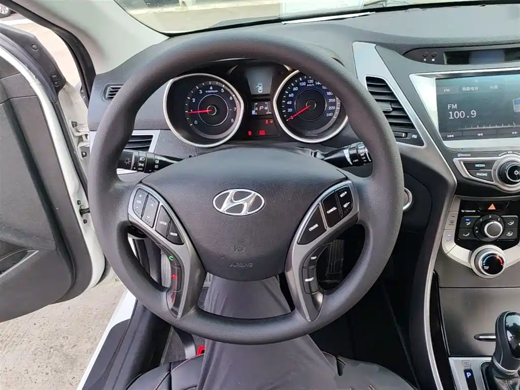Hyundai Langdong 2016 1.6L Automatic Premium Edition фото 11