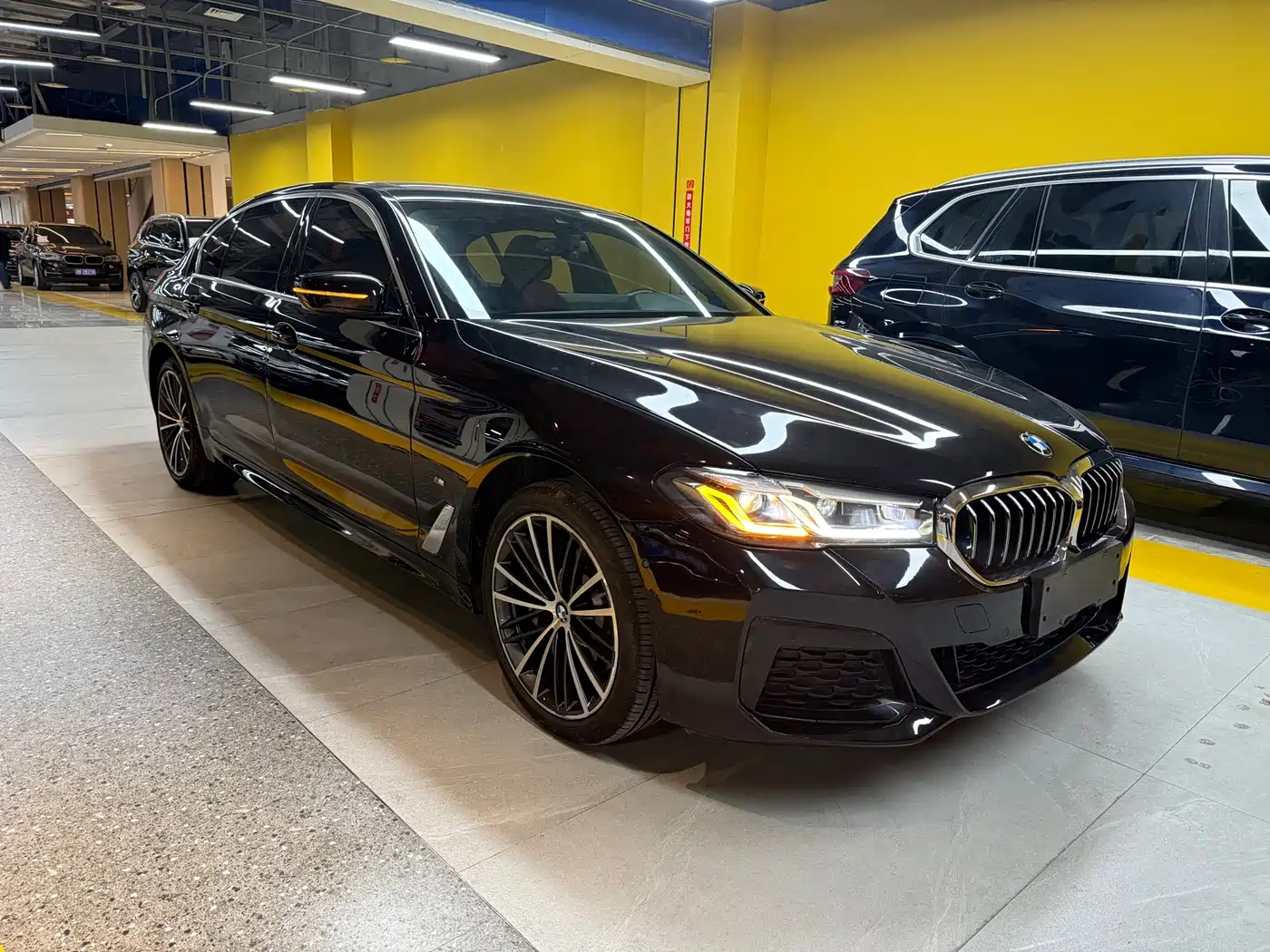 BMW 5 Series 2023 530Li Leading M Sport Package фото 3