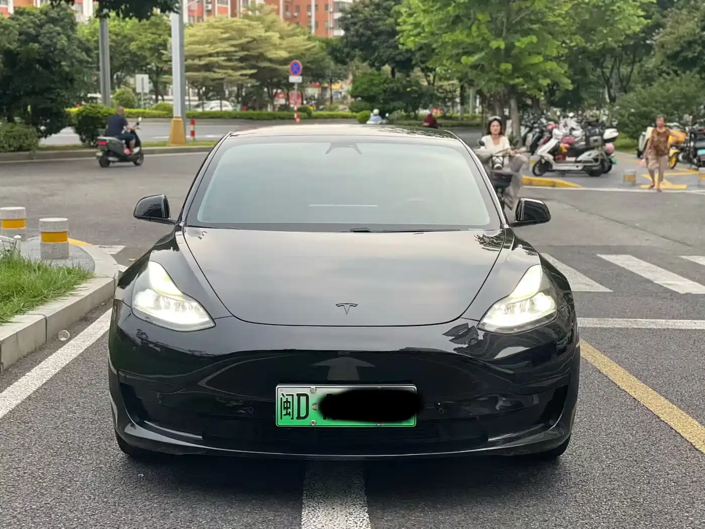TESLA MODEL 3