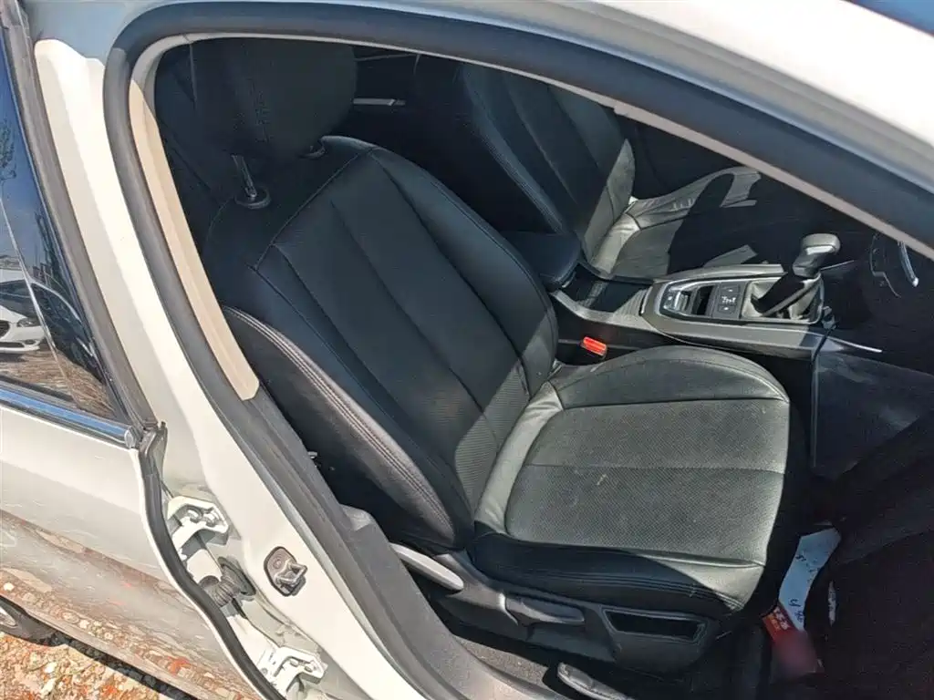 Peugeot 408 2015 Model 1.2T Automatic Luxury Edition фото 25