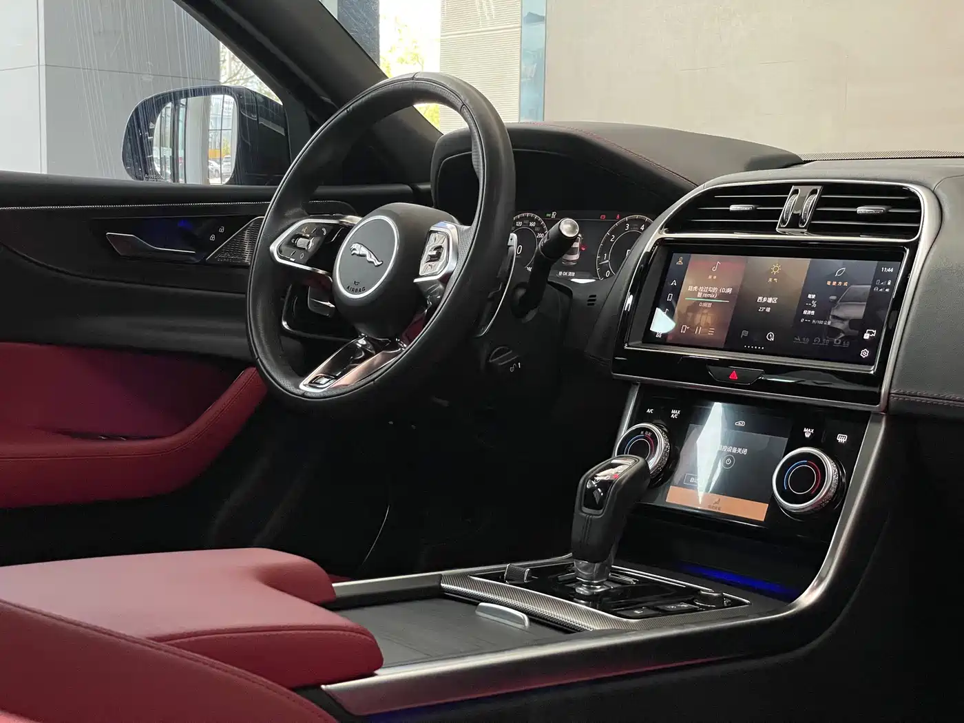 Jaguar XEL 2023 2.0T 250PS R-DYNAMIC S Progressive Sport фото 10