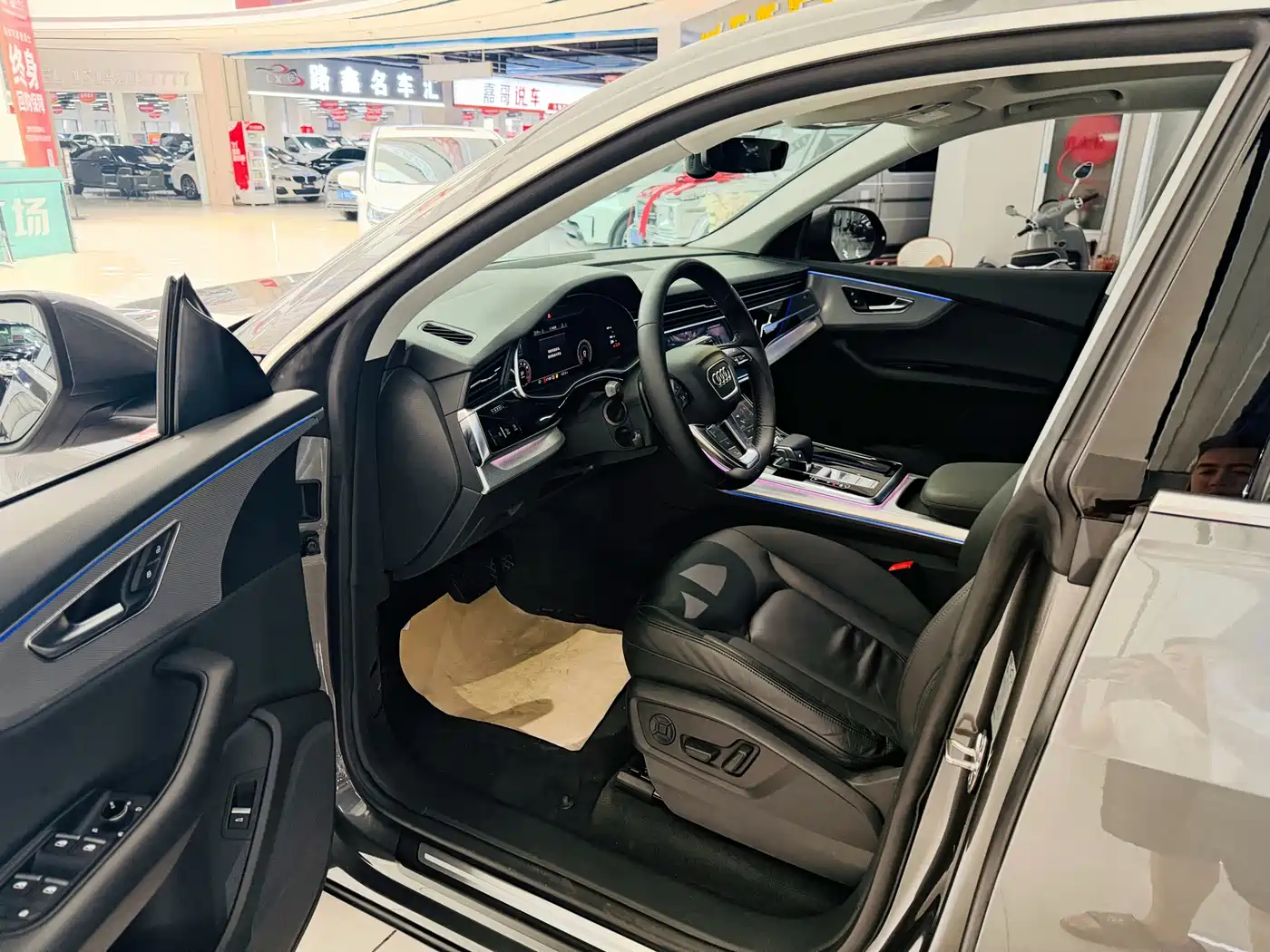 Фото 5 - Audi Q8