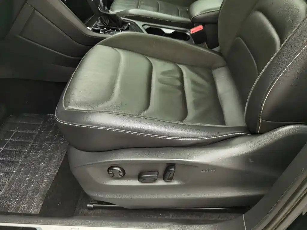Фото 20 - Volkswagen Tiguan L