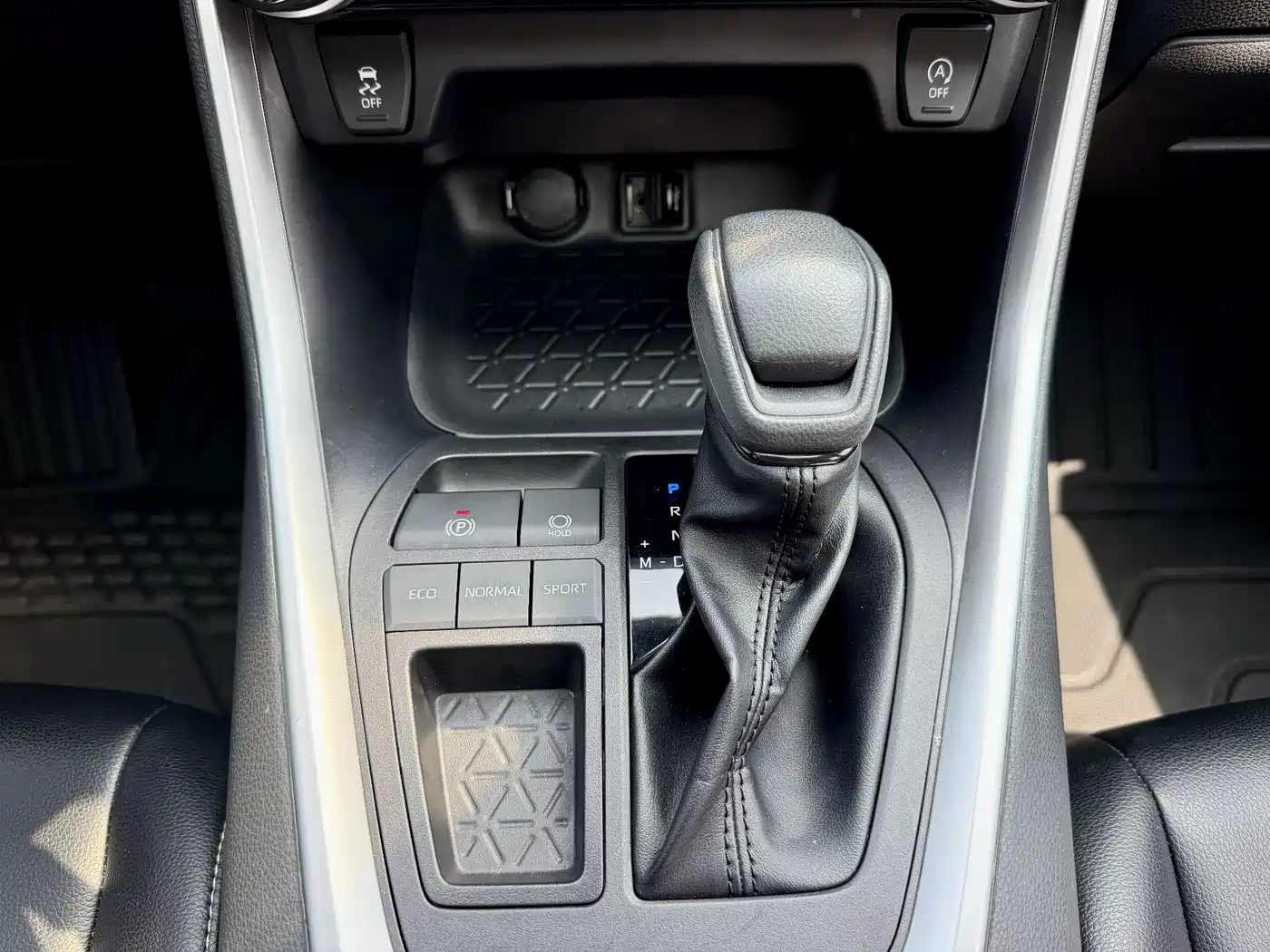 Toyota RAV4 Rongfang 2022 2.0L CVT 2WD Trend Edition фото 20