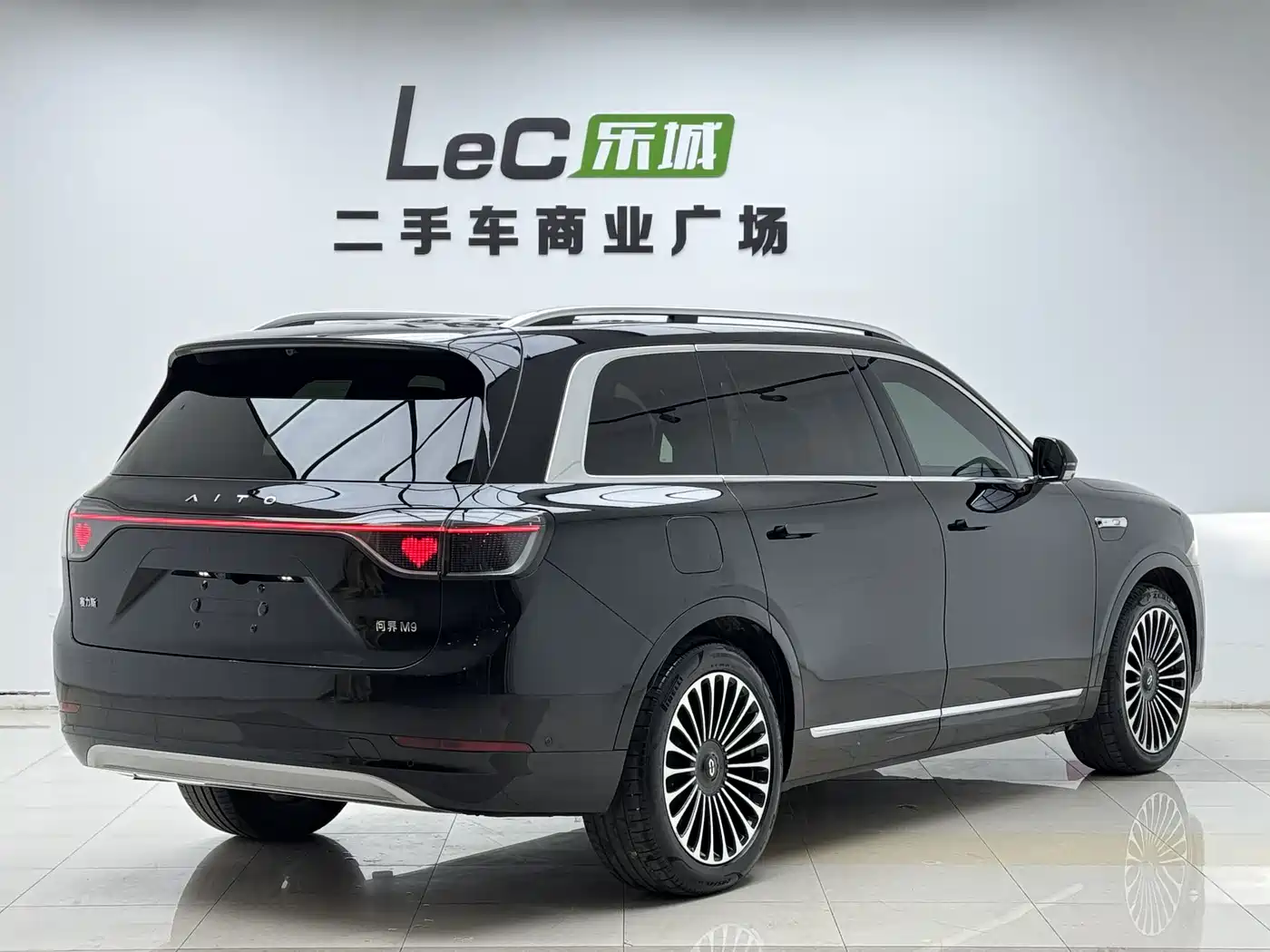 AITO Wenjie AITO M9 2024 Range Extender Max Edition 42kWh 6-seater фото 18