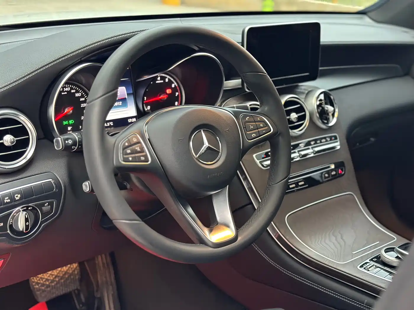 Mercedes-Benz GLC 2017 GLC 300 4MATIC Dynamic фото 8