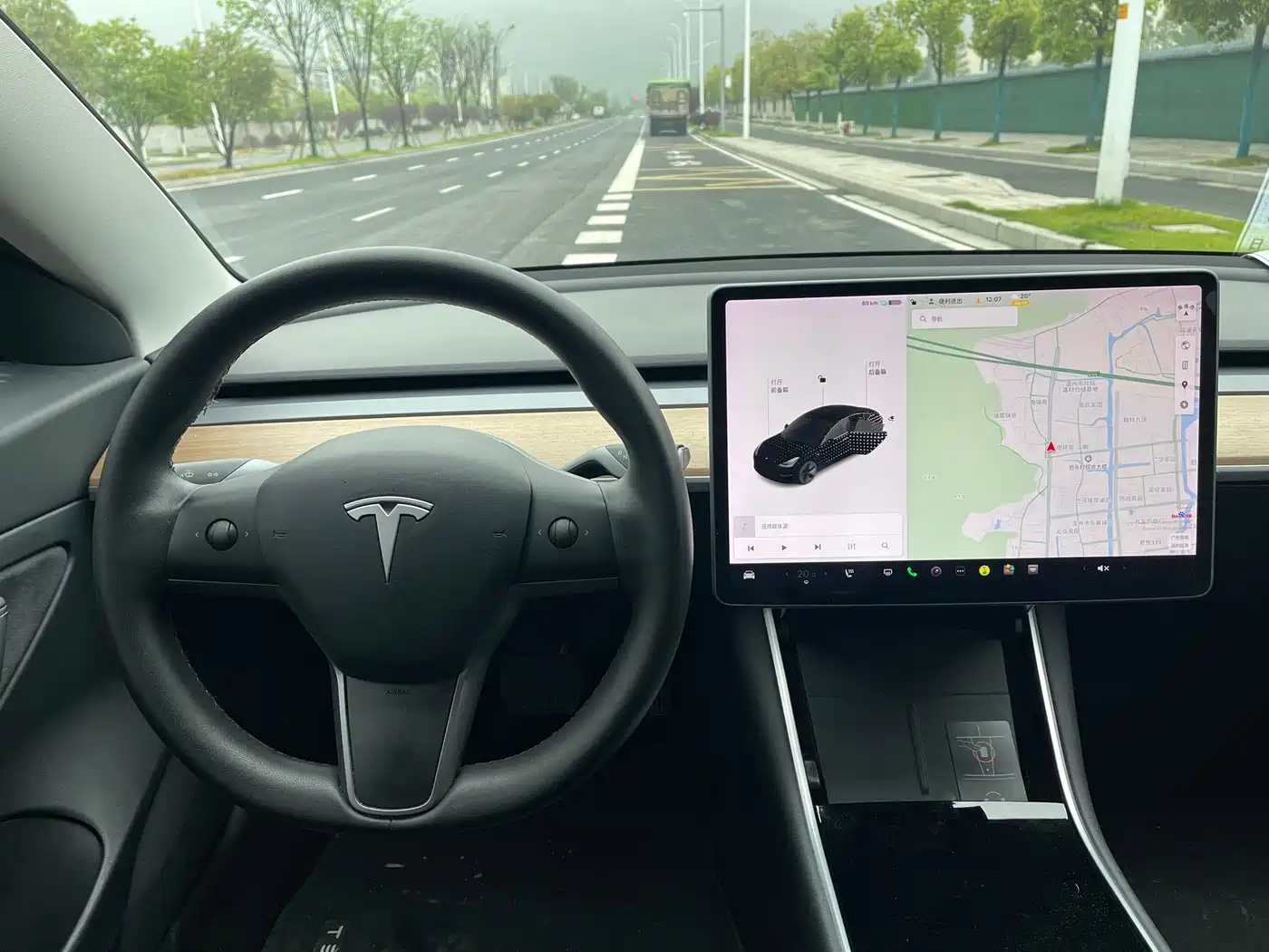 TESLA MODEL 3