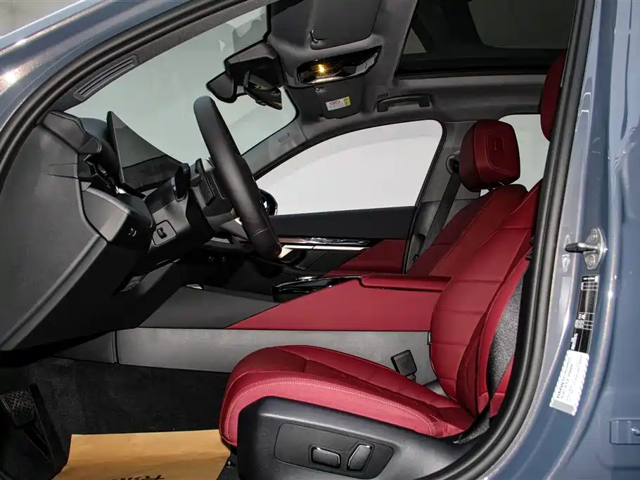 BMW 5 Series 2025 530Li Leading M Sport Package фото 23
