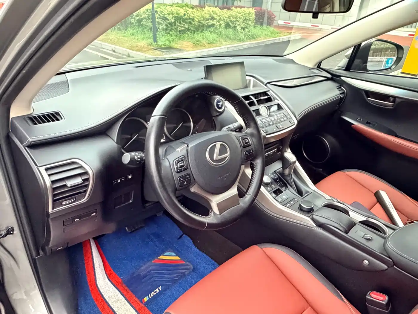 Lexus NX 2015 300h FWD Luxury фото 5