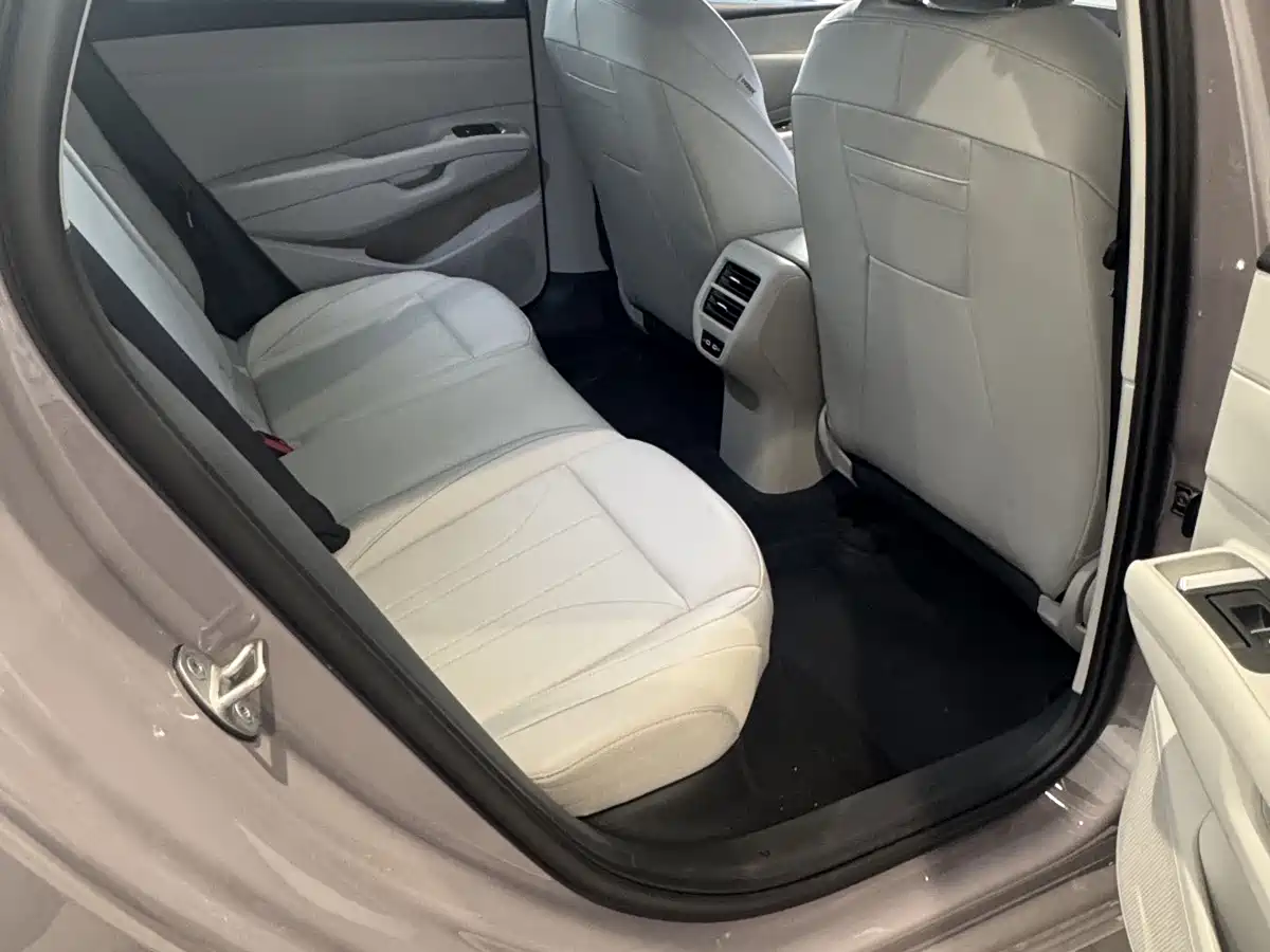 Photo 13 - Volkswagen Lavida