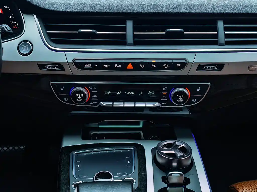 Фото 17 - Audi Q7