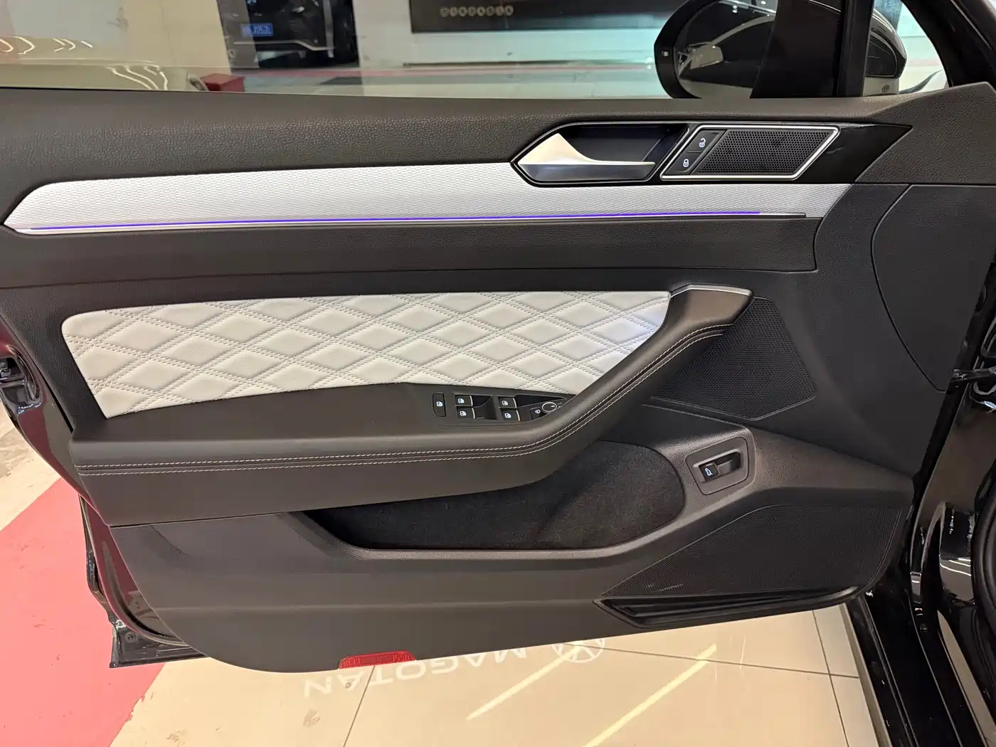 Volkswagen Magotan 2024 2 Million Units Public Sharing Edition 330TSI DSG Luxury фото 5