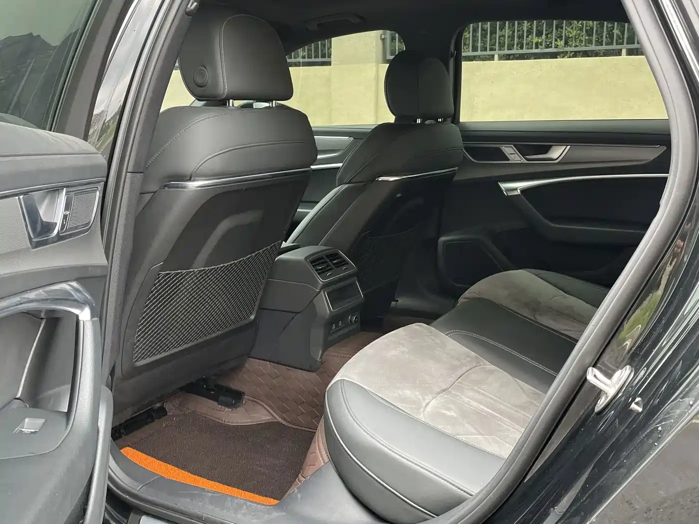Фото 5 - Audi A6L