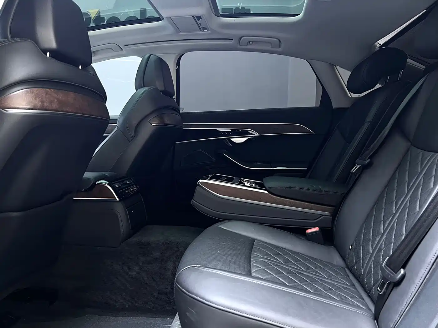 Audi A8 2023 A8L 50 TFSI quattro Premium фото 9