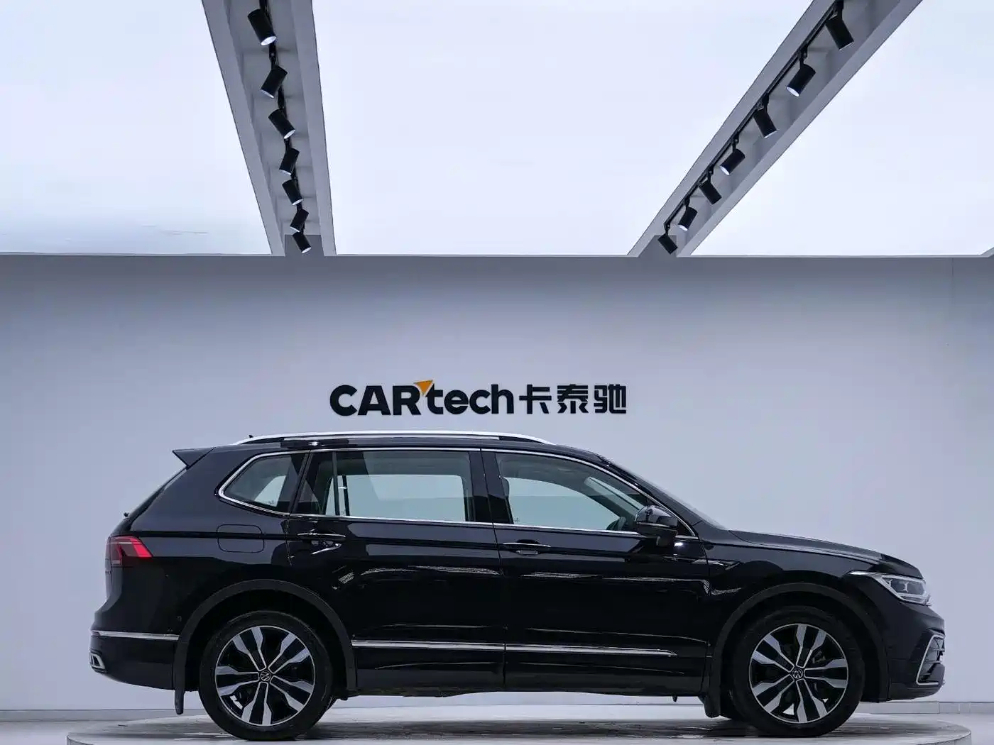 Volkswagen Tiguan L 2022 330TSI Auto 2WD R-Line Premium Edition фото 3