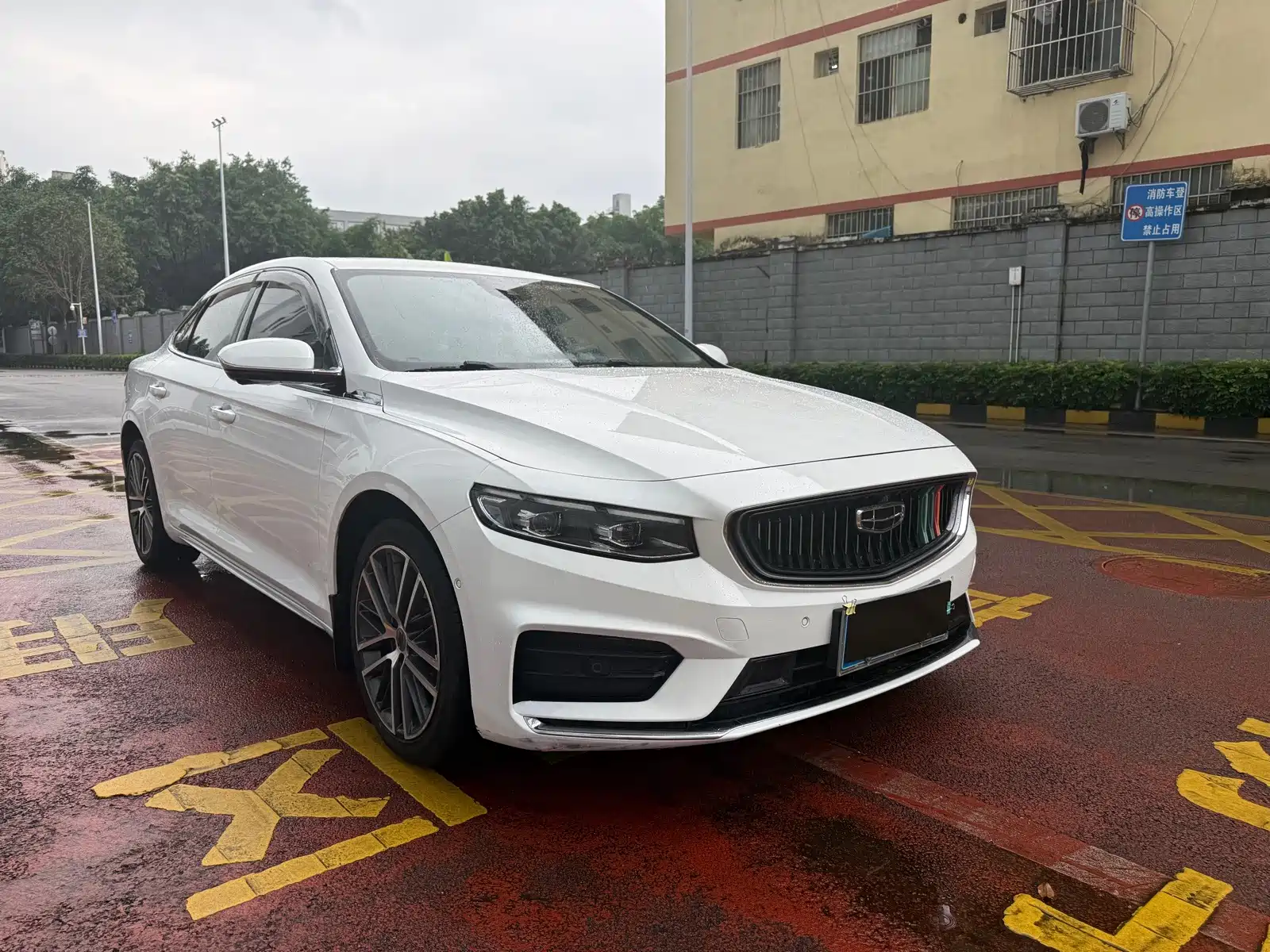 Фото 3 - Geely Preface