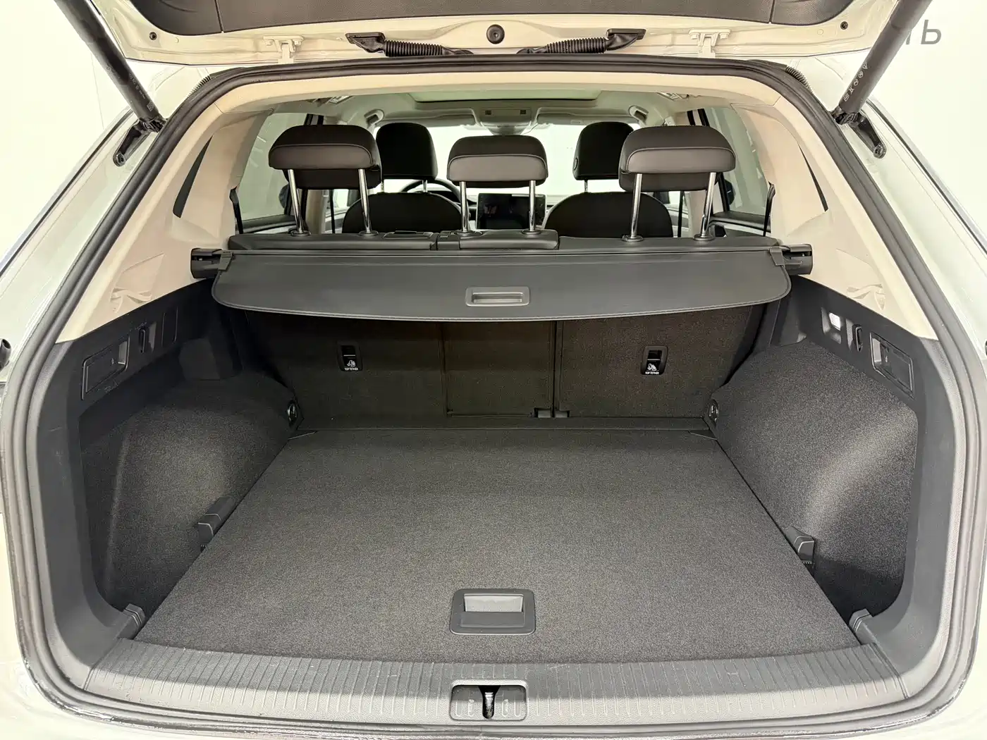 Volkswagen Tayron 2023 280TSI 2WD Luxury Plus Advanced Edition фото 18