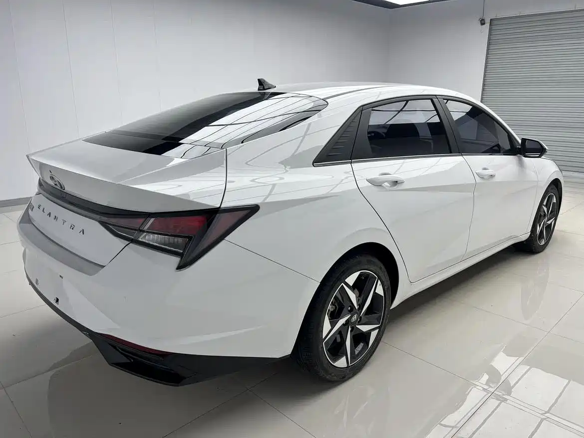 Hyundai Elantra 2021 1.5L CVT GLX Elite Edition фото 2