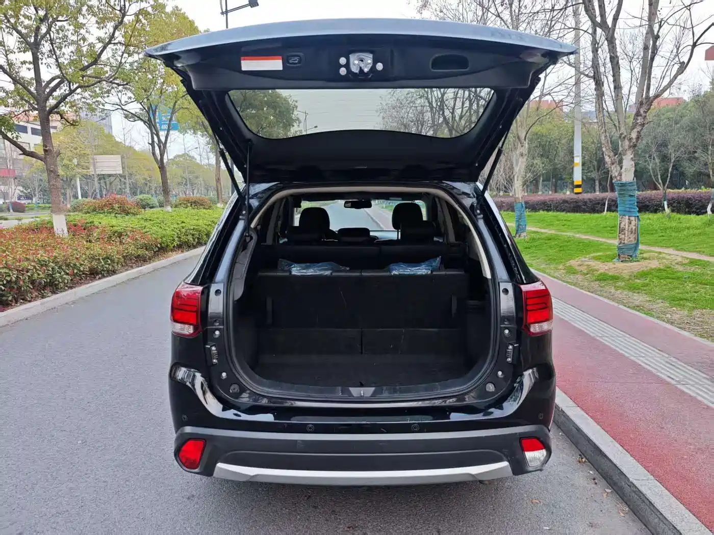 MITSUBISHI OUTLANDER