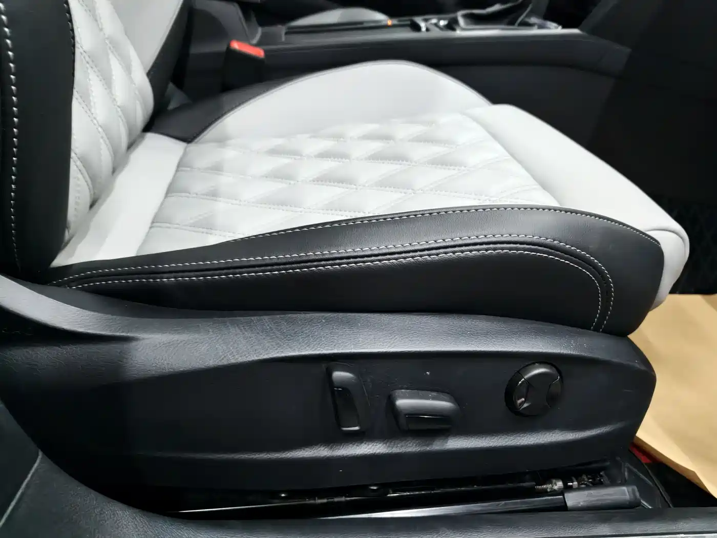 Volkswagen Magotan 2023 2 Million Units Anniversary Edition 330TSI DSG Leading Type фото 18