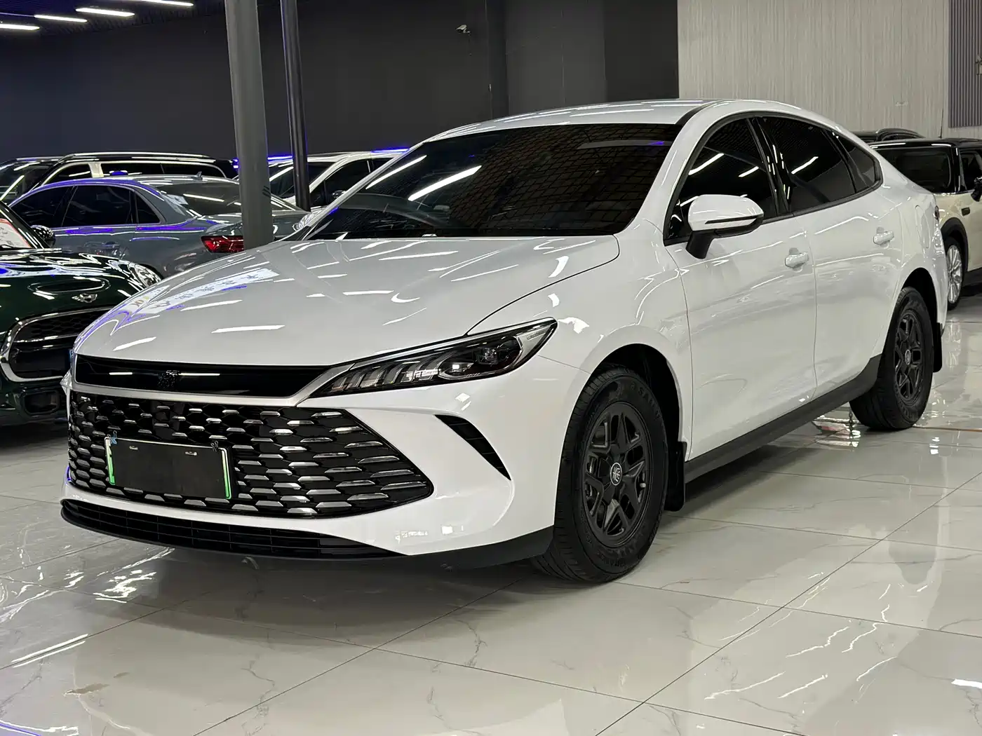 BYD Qin PLUS 2025 DM-i Smart Drive 55KM Leader фото 2