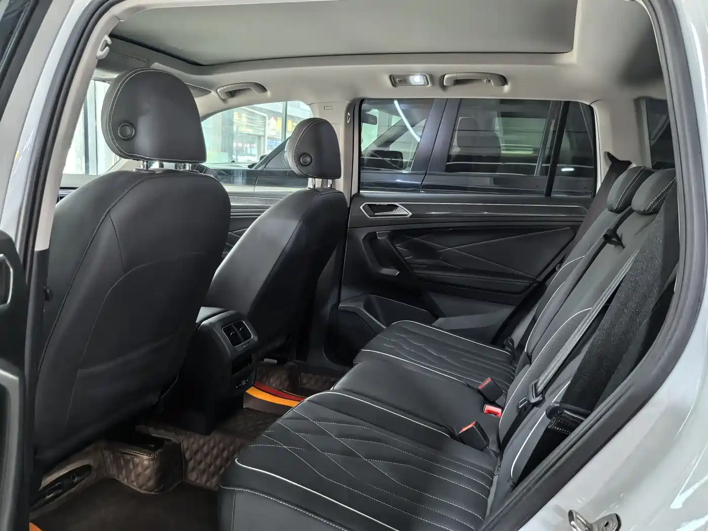 Volkswagen Tiguan L 2023 330TSI Auto 2WD R-Line Premium Edition фото 9
