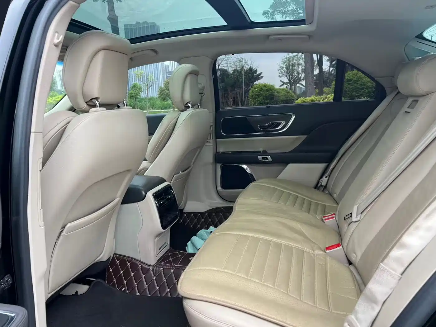 صورة 11 - Lincoln Continental