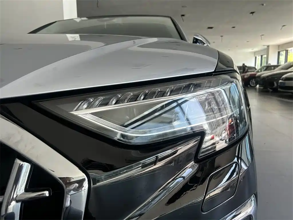 Фото 13 - Audi A8
