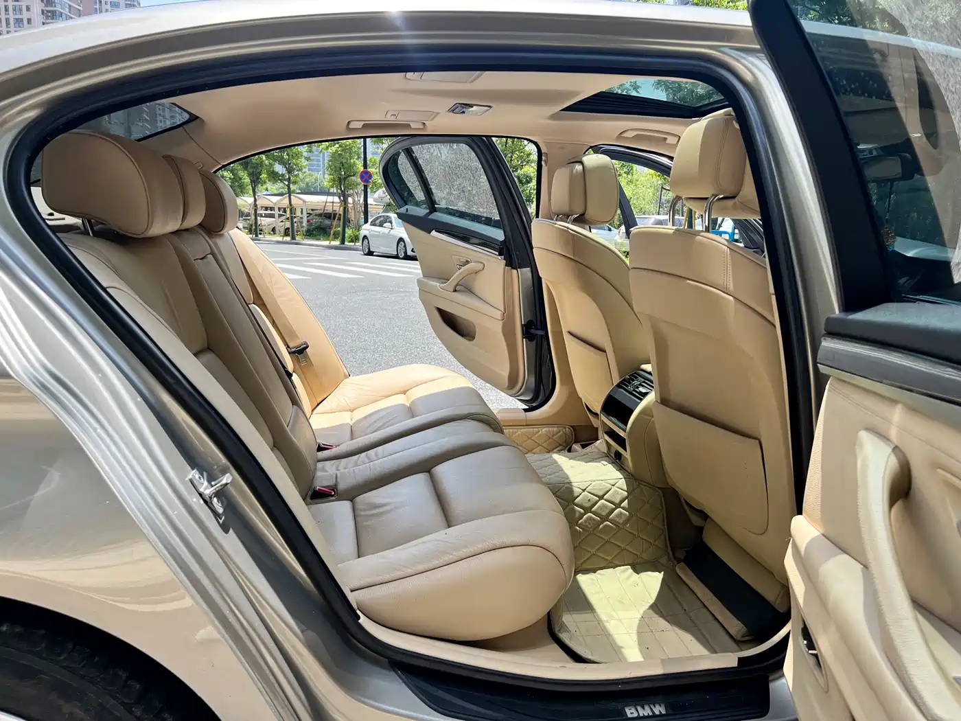 BMW 5 Series 2011 523Li Luxury фото 14