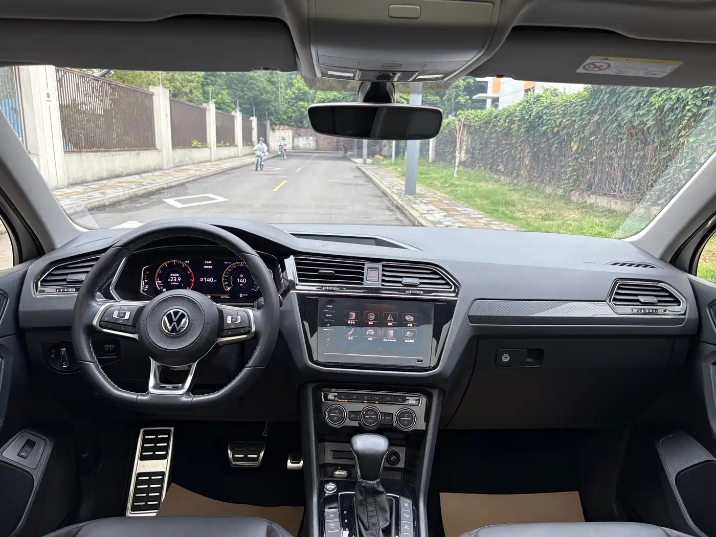 Volkswagen Tiguan L 2021 330TSI Automatic 2WD R-Line Premium фото 10