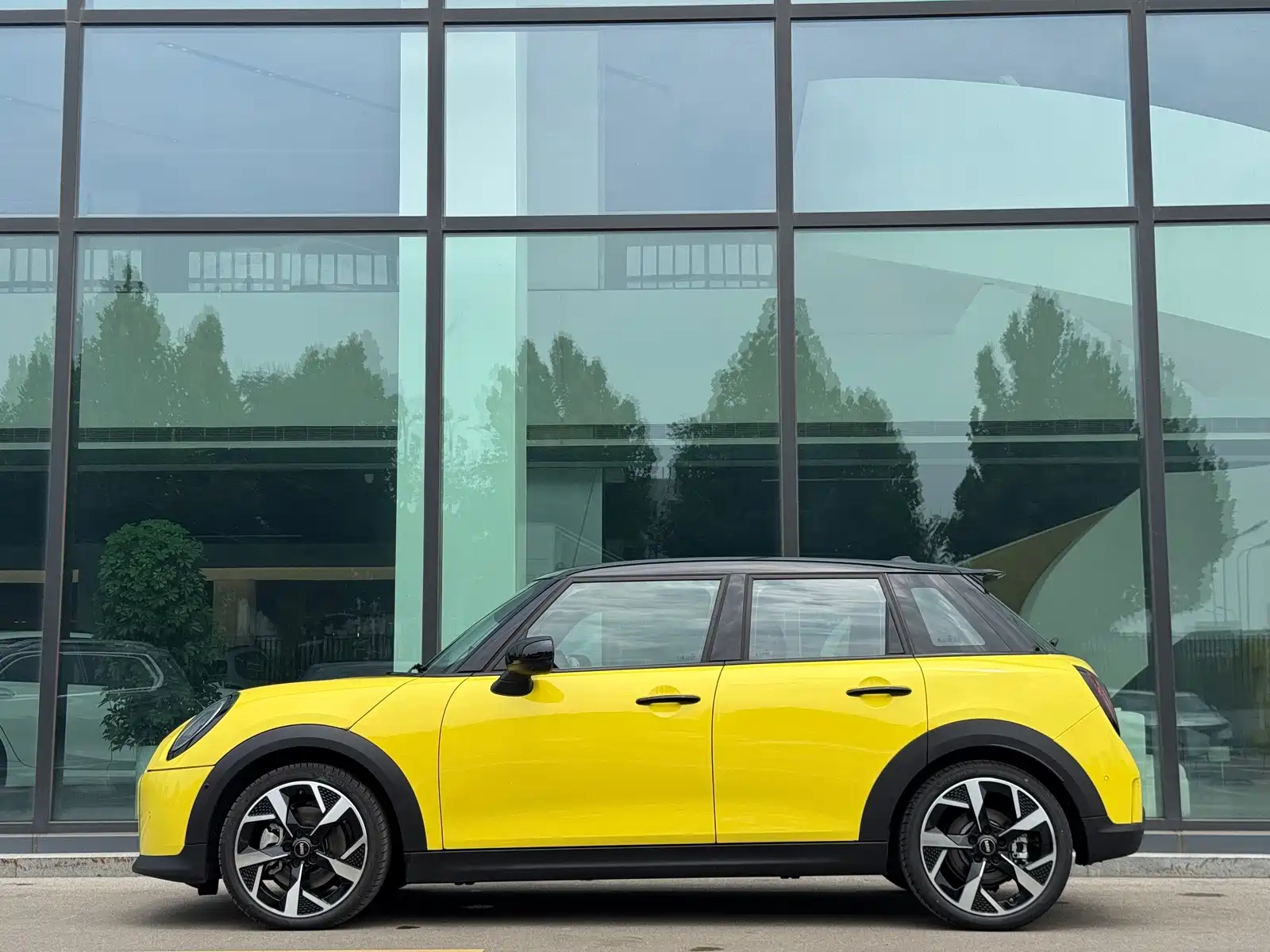 Фото 22 - MINI MINI