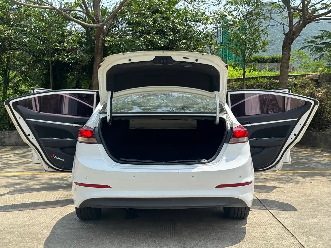 Hyundai Elantra 2016 Model 1.6L Automatic Smart Elite фото 15