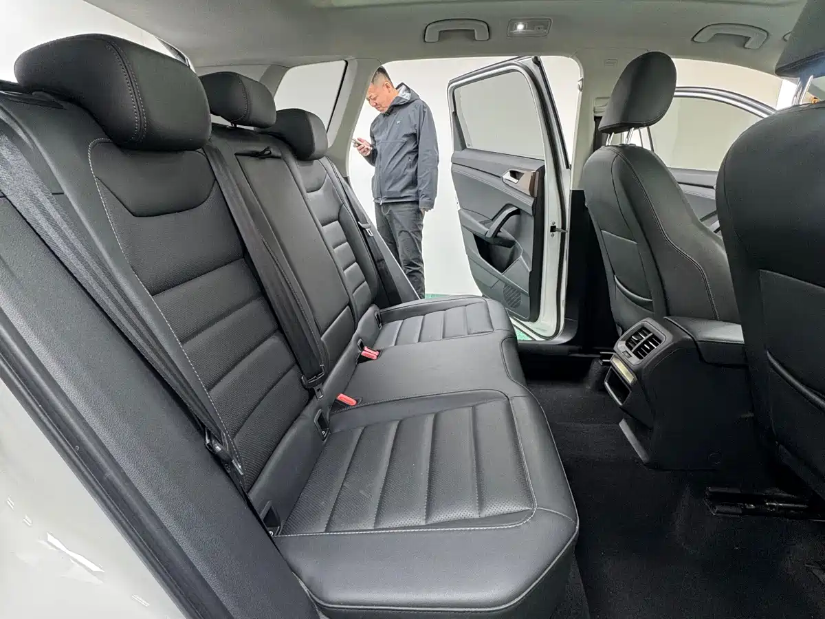 Volkswagen Tharu 2022 280TSI FWD Luxury Edition фото 11