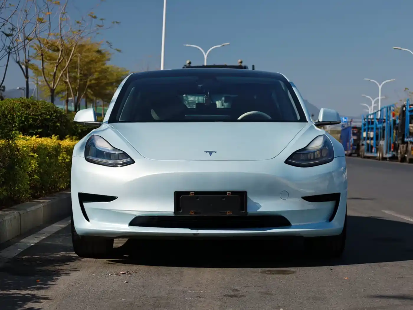 TESLA MODEL 3