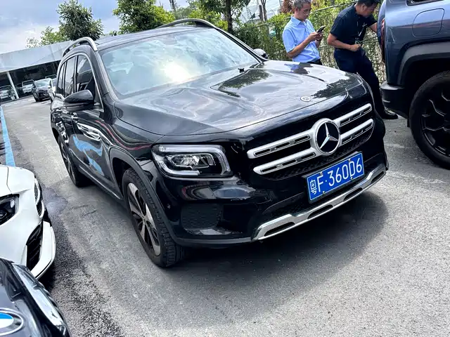 Mercedes-Benz GLB 2023