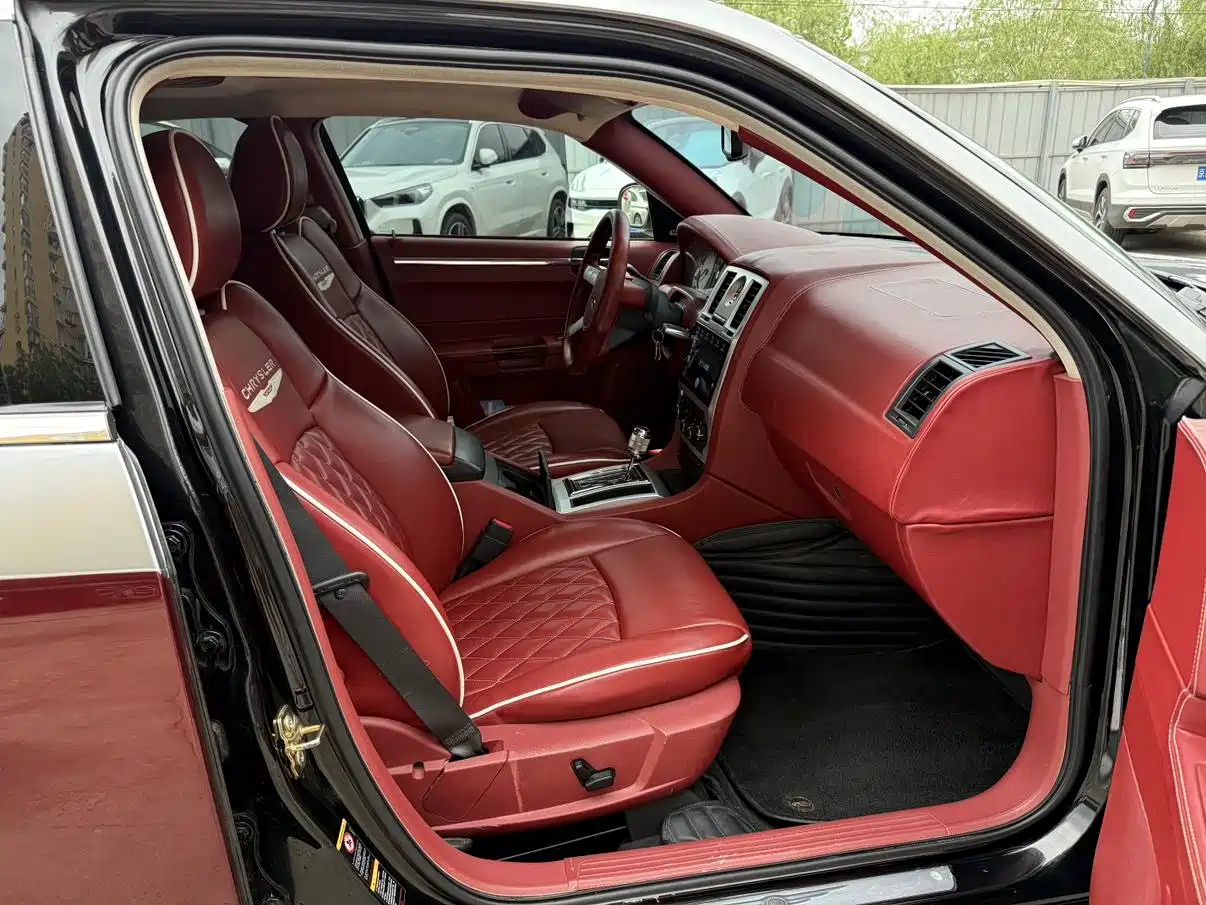 Фото 4 - Chrysler 300C