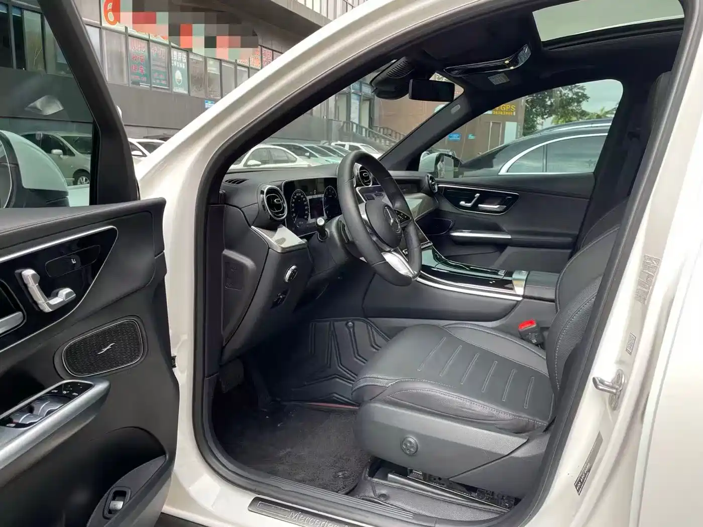 Mercedes-Benz GLC 2023 GLC 260 L 4MATIC Sport 5-seater фото 4