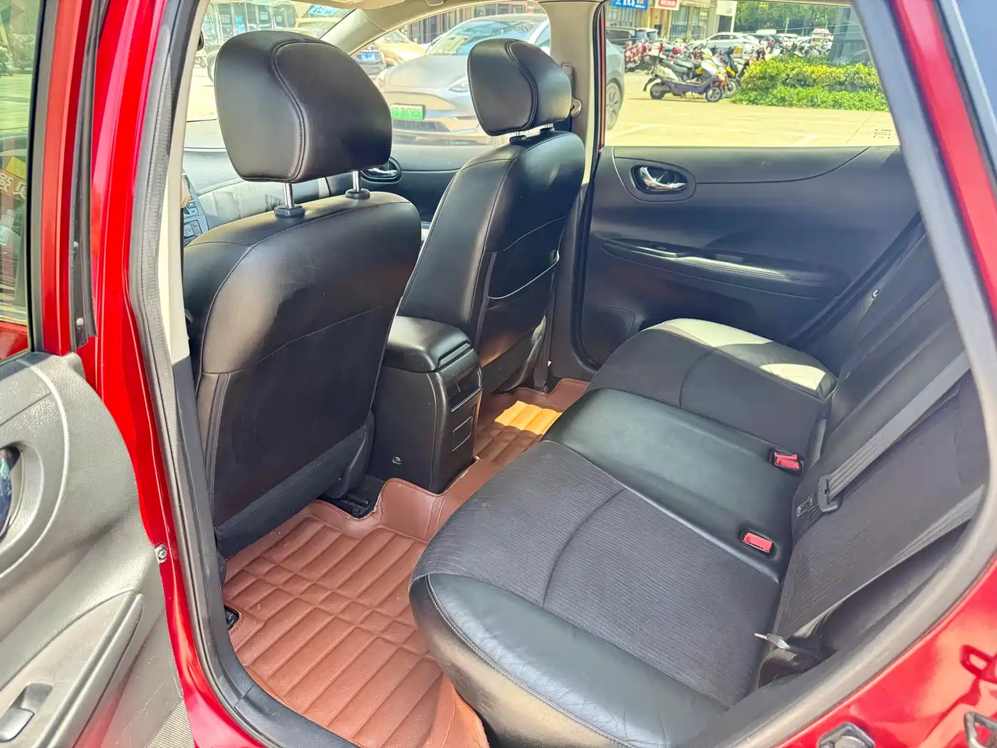 Photo 10 - Nissan Tiida