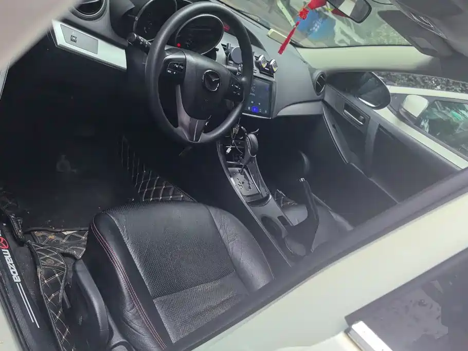 Фото 9 - Mazda 2 (Imported)