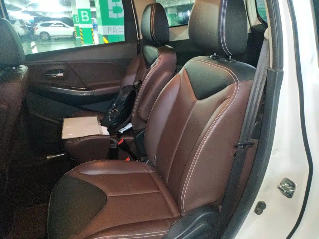 Venucia M50V 2017 2017 1.6L XL CVT Luxury