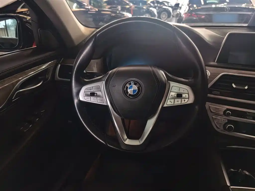 BMW 7-SERIES